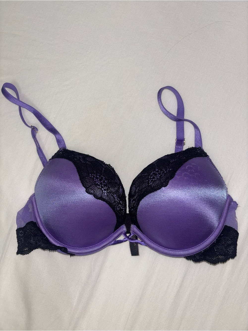 Victoria’s Secret Bombshell Plunge Add 2 Cups Push-up Bra Violet w/ Black Lace
